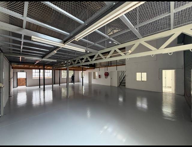 350M² WAREHOUSE TO LET IN HALFWAY HOUSE